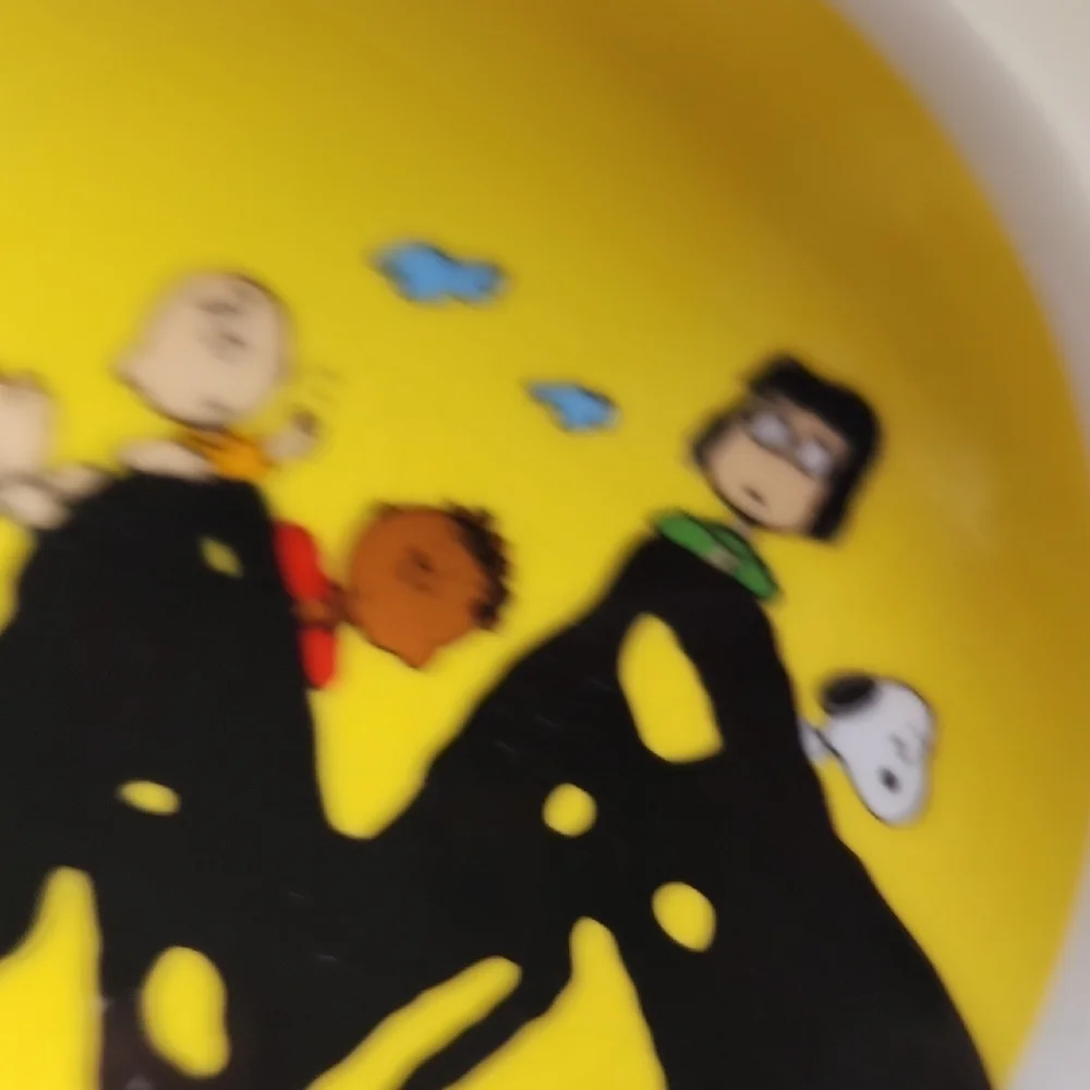 Peanuts Yellow and White Dog Bowl with Zigzag Design - Picture 7 of 8